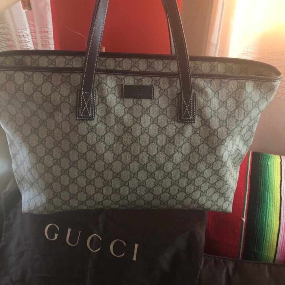 Guuci bag waterproof scratch proof.